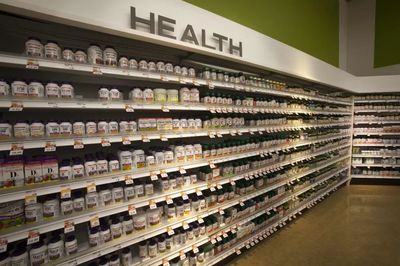 药店把着保健食品的高毛不放,对还是错?